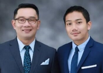 Potret Ridwan Kamil bersama putra sulungnya, Emmeril Khan Mumtadz (Instagram/@RidwanKamil)