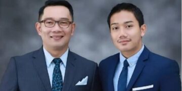 Potret Ridwan Kamil bersama putra sulungnya, Emmeril Khan Mumtadz (Instagram/@RidwanKamil)