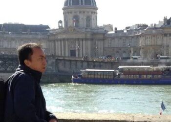 Mahasiswa Sekarang Adalah Puisi Yang Minder Di Atas Cinta