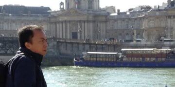 Mahasiswa Sekarang Adalah Puisi Yang Minder Di Atas Cinta