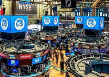 Kenaikan Suku Bunga, Bursa Saham AS Terkoreksi