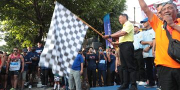 Peserta Lomba Lari Marathon USM-SMN 10K Semarang Dilepas Oleh Menpora Amali