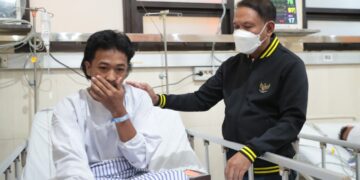 Menpora Amali Jenguk Korban Luka Tragedi Kanjuruhan di RSUD Saiful Anwar