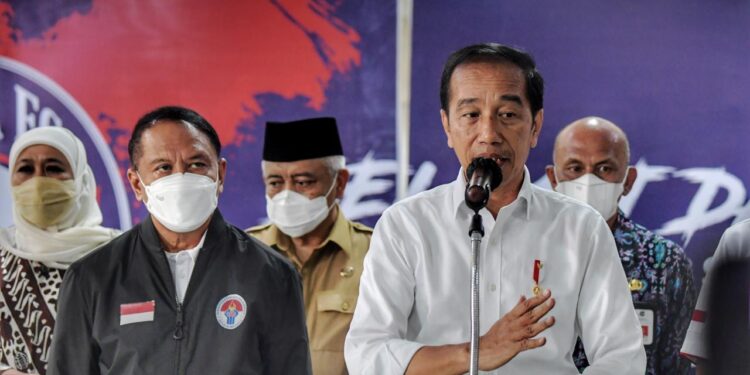 Presiden RI Joko Widodo meminta ada evaluasi total mulai dari kondisi kelayakan stadion hingga manajemen pertandingan. Hal ini disampaikannya usai meninjau langsung kondisi stadion Kanjuruhan, Rabu (5/10) sore.