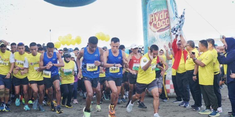 Kementerian Pemuda dan Olahraga Republik Indonesia (Kemenpora RI) melalui Deputi Bidang Pembudayaan Olahraga menggelar Beach Trail Run di Pelabuhan Ratu, Sukabumi, Jawa Barat, Minggu (30/10/2022).