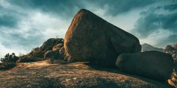 Puisi Berjudul Meditasi Batu