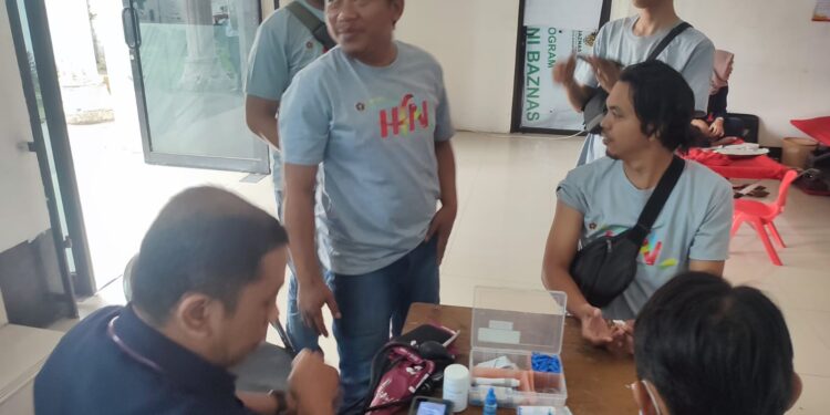 Pendonor darah saat kegiatan Peringatan HPN PWI Kota Sukabumi
