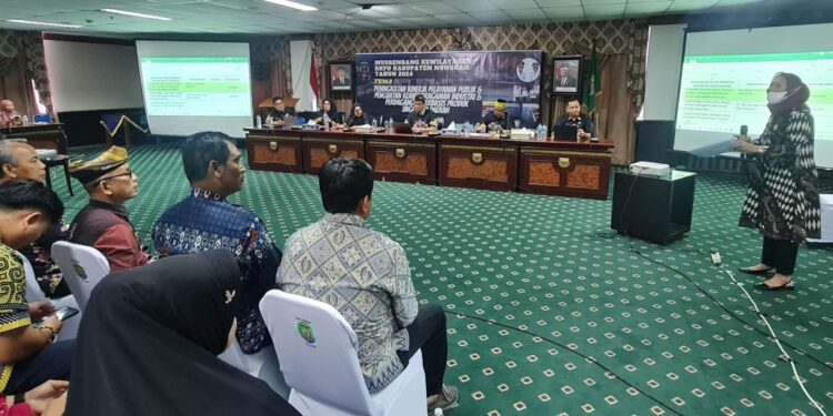 Ketua DPRD Nunukan, Hj. Leppa sedang memberi sambutan pada acara Musrembang Kewilayah di Lt IV Kantor Bupati Nunukan.