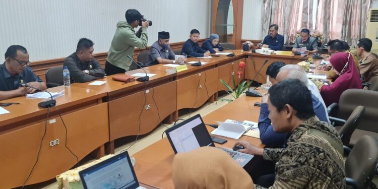 Wakil Ketua DPRD Nunukan, Saleh SE, saat sampaikan Rekomendasi pada RDP, Senin (27/2/23) di ruang rapat Ambalat I Kantor DPRD Nunukan.