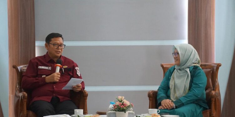 Pj Walikota Sukabumi, Kusmana Hartadji saat memaparkan dua inovasi layanan publik dihadapan KIP Jawa Barat. Selasa (31/10).