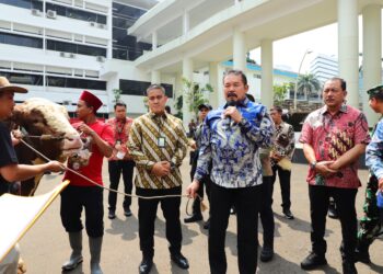 Serahkan Hewan Kurban, Jaksa Agung Tekankan Semangat Rela Berkorban Bagi Para Insan Adhyaksa