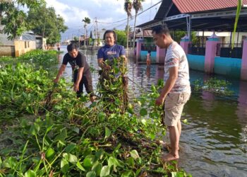 Bersihkan Sampah Banjir, Wujud Sinergitas PJS dan POLRI