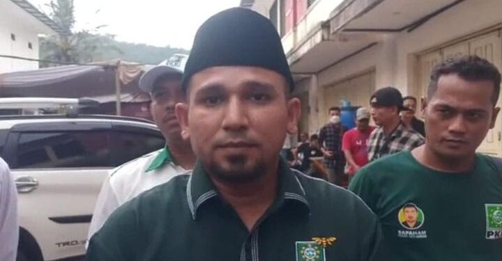 Anggota DPRD Kabupaten Sukabumi Komisi II Hamzah Gurnita saat memberikan keterangan