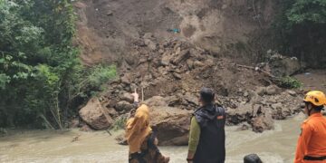 Kekhawatiran Een Senderan Sungai Benda Longsor Terjadi.