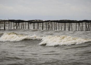 KETIKA LAUT DIPAGARI