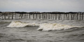 KETIKA LAUT DIPAGARI