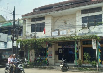 Terlihat Seperti Ruko. Kantor Kelurahan Lemahwungkuk Akan Dipindahkan