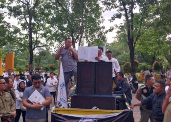 Sikapi Aksi Ribuan Guru Honorer, Ketua DPRD Komitmen Turut Perjuangkan