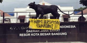 Aksi Kamisan di Depan Polrestabes Bandung Dukung Band Punk Sukatani