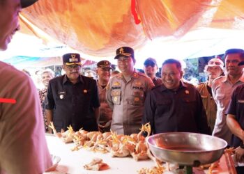 Ketua DPRD dan Bupati Sukabumi Sidak Pasar Palabuhanratu, Pastikan Kesesuaian Takaran Minyakita