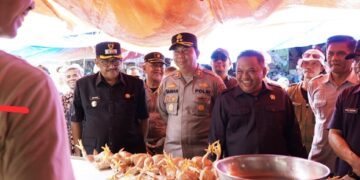 Ketua DPRD dan Bupati Sukabumi Sidak Pasar Palabuhanratu, Pastikan Kesesuaian Takaran Minyakita