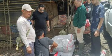 Wakil Ketua DPRD Kabupaten Sukabumi Salurkan Bantuan untuk Korban Banjir di Cidadap