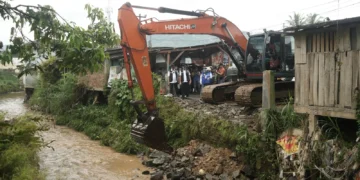 Pemkot Sukabumi Perkuat Edukasi Lingkungan Lewat Pengerukan Sungai Cisuda