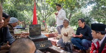 Ziarah Aktivis 98 ke Makam Almarhum Hafidin Royan, Pahlawan Reformasi