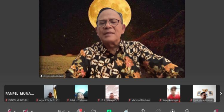 Ketua Dewan Pers, Prof Kamaruddin Hidayat saat memberikan sambutan dan menutup Munas II PJS dan Seminar Nasional di Kota Palu, Selasa (15/07/2025).