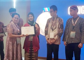 Dua Siswi SMAN 8 Tambun Selatan Raih Medali Perunggu di Olimpiade Biologi Internasional 2025