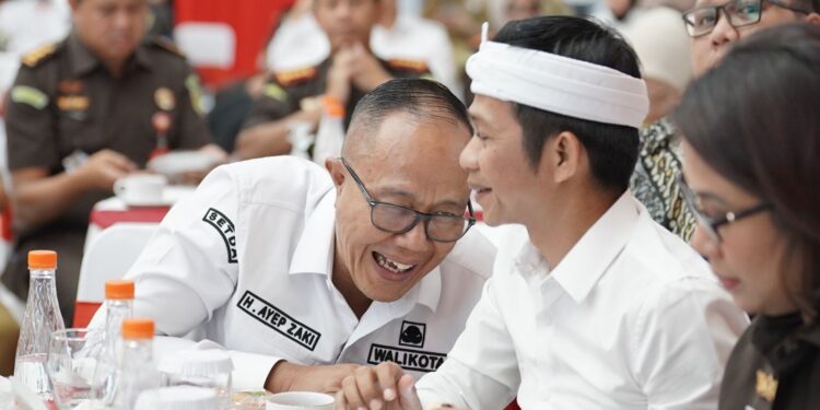 Wali Kota Sukabumi, Ayep Zaki (kiri). | Foto ist