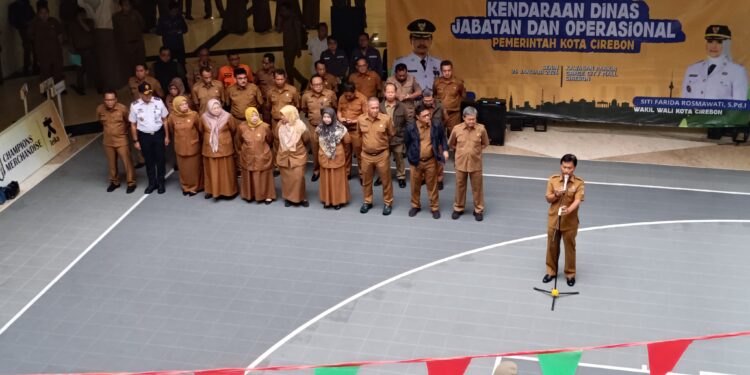 Wali Kota Cirebon Effendi Edo perdana melakukan apel bersama dalam rangka pemeriksaan kendaraan operasional di dalam area Grage City Mall. Foto Portalnusa.id
