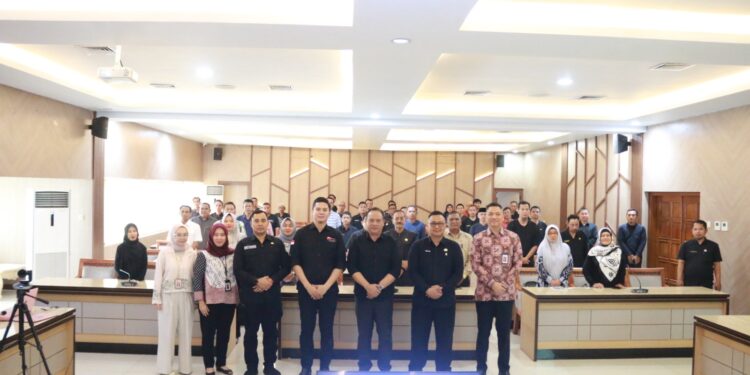 Otoritas Jasa Keuangan (OJK) melalui Kantor OJK Cirebon resmi meluncurkan program TAKON OJK (Tanya dan Konsultasi Keuangan kepada OJK) di Kabupaten Indramayu