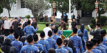 Efendi Edo Serahkan SK dan Ambil Sumpah Ratusan ASN Pemkot Cirebon