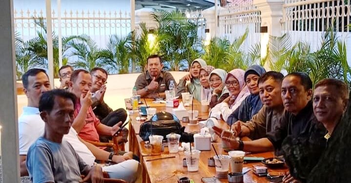 Alumni SMP Muhammadiyah 2 angkatan tahun 1989 berkumpul memeriahkan acara halal bi halal.