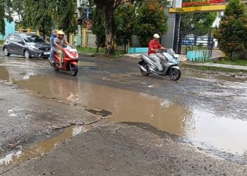 Jalan Kanci-Sindanglaut Rusak Parah