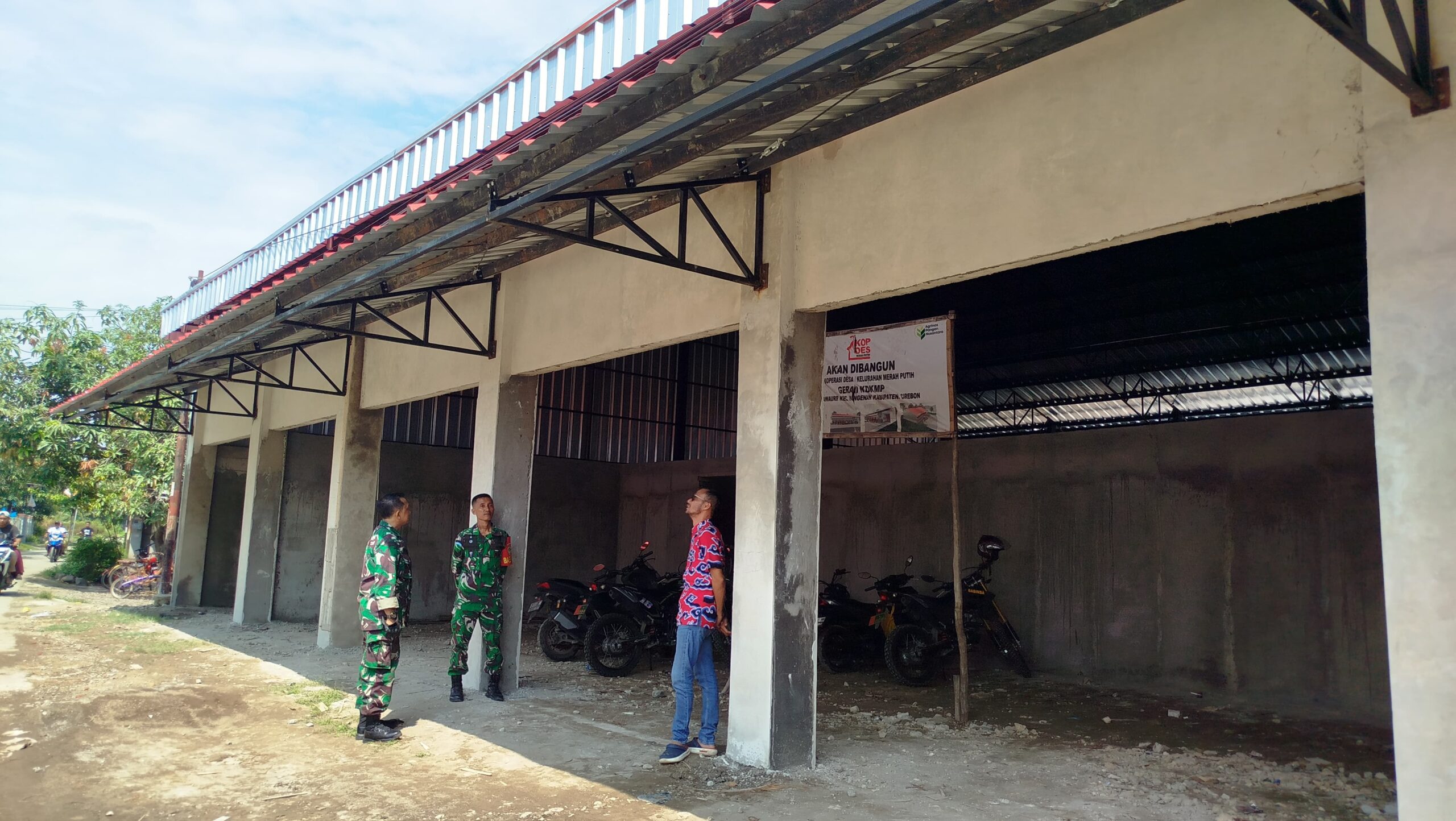 Danramil Astanajapura Tinjau Pembangunan KDMP Rawaurip