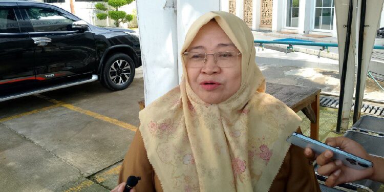 Kadisdik Kota Cirebon Kadini belum dapat memastikan KBM hanya lima hari untuk SD.