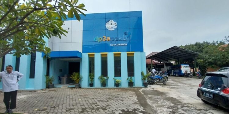 DP3APPKB Kota Cirebon memberikan dukungan penuh terhadap kebijakan pemerintah pusat terkait pemblokiran akun media sosial dan akun permainan daring (game online) bagi anak-anak di bawah usia 16 tahun.