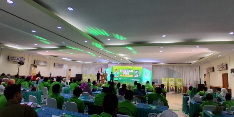 Dewan Pimpinan Cabang (DPC) Partai Kebangkitan Bangsa (PKB) Kota Cirebon sukses menggelar Musyawarah Cabang (Muscab) ke-4, Sabtu (18/4/2026) di salah satu hotel di Kota Cirebon.