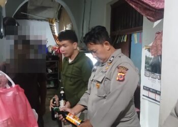 Berantas Penyakit Masyarakat, Polsek Kedawung Sita Puluhan Botol Miras Ilegal