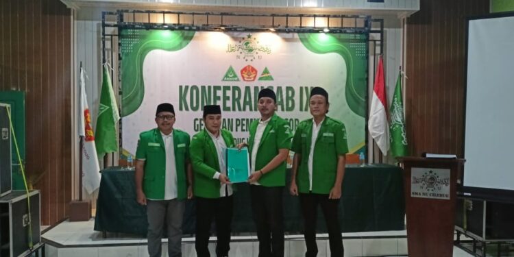 Fikri Deddy (kedua dari kiri) Resmi Nakhodai PAC GP Ansor Ciledug.