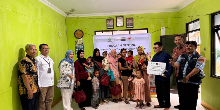 Wakil Wali Kota Cirebon, Siti Farida Rosmawati, menghadiri kegiatan Gerakan Orang Tua Asuh Cegah Stunting (Genting) yang merupakan salah satu program strategis dari TP3S. Kegiatan ini dilaksanakan di RW 11 Kelurahan Kesenden pada Kamis (9/4/2026).