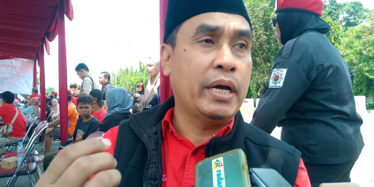 Anggota DPRD Kota Cirebon Umar S.Klau minta Wali Kota Cirebon Effendi Edo hadir di RDP bahas Polemik Rel KA peninggalan Belanda.