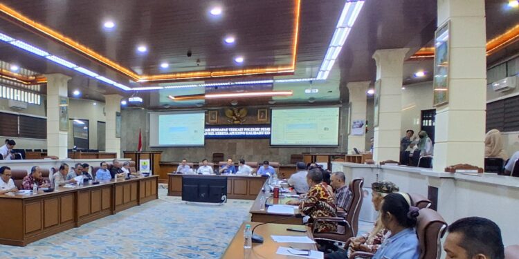 TACB Kota Cirebon (sebelah kanan) saat mengikuti RDP pada tanggal 22 April kemarin di DPRD Kota Cirebon terkait pembongkaran rel kuno. Dok Portalnusa.id