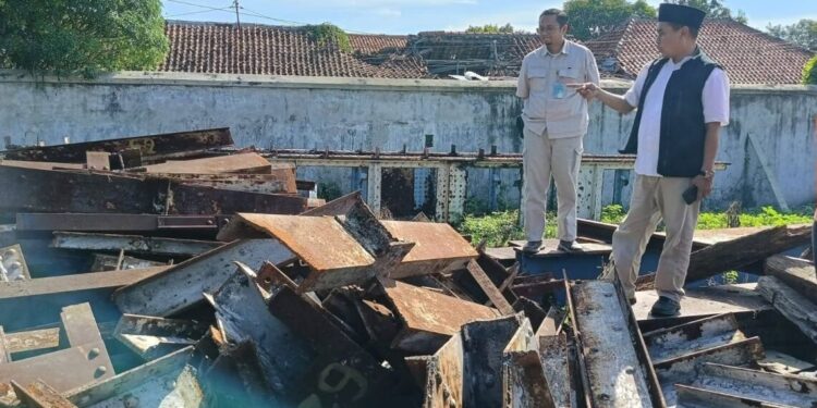 Anggota Komisi III DPRD Kota Cirebon Tinjau, Lokasi Potonga Rel dan Jembatan Kuno era Belanda.