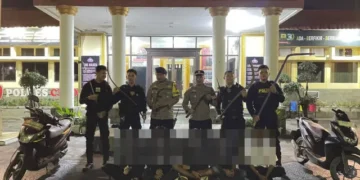 Malam Mencekam di Gang Lapangan Bola, Kesambi: Saat Kilatan Celurit Remaja Digagalkan Patroli Polisi