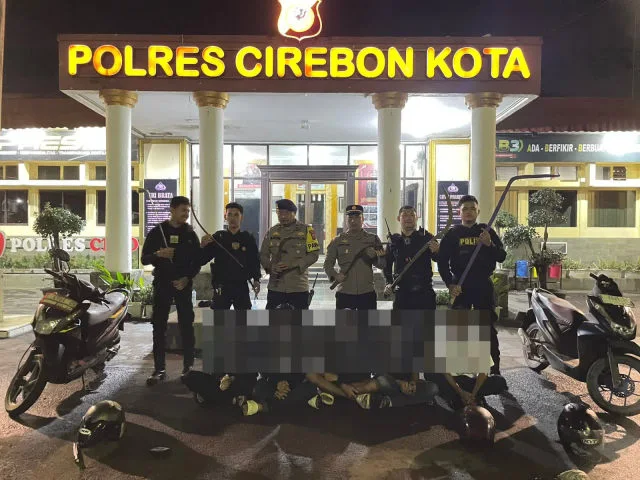 Malam Mencekam di Gang Lapangan Bola, Kesambi: Saat Kilatan Celurit Remaja Digagalkan Patroli Polisi