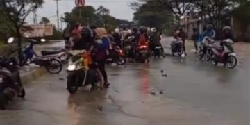 Jalur Pantura Cirebon Lumpuh Total Akibat Luapan Banjir, Lalu Lintas Tersendat
