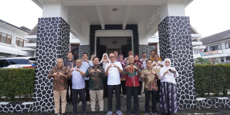 Wali Kota Sukabumi Ayep Zaki bersama jajaran Pemkot usai Exit Meeting BPK terkait pemeriksaan pengelolaan keuangan daerah. Foto istimewa